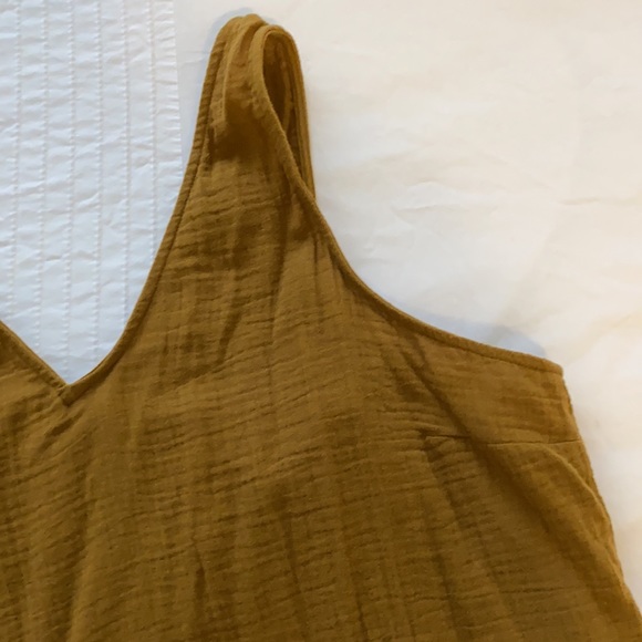 Sleeveless Top - Picture 2 of 3